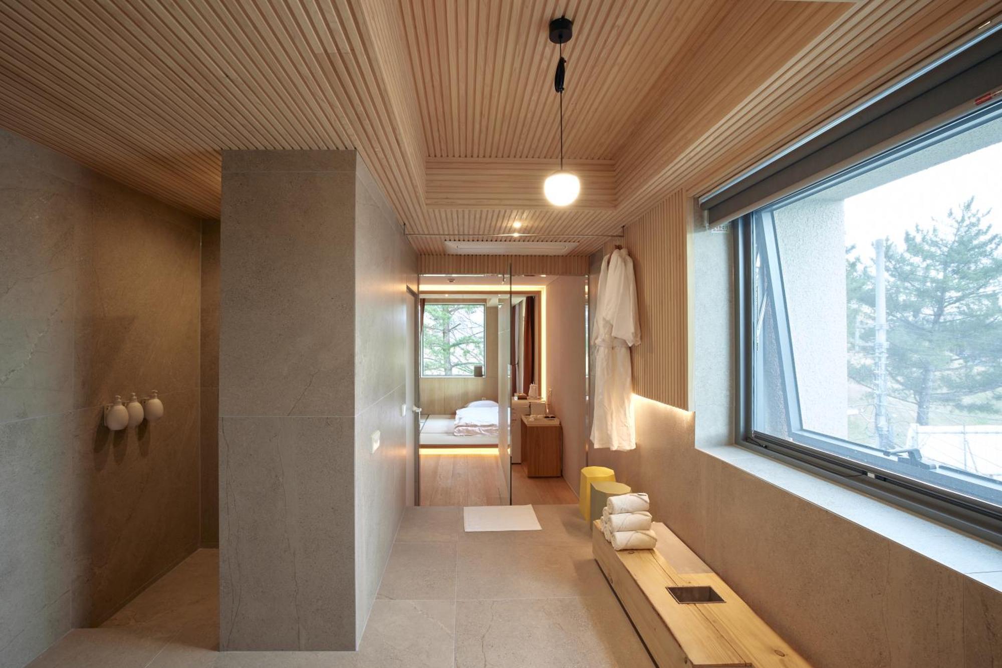 Pbr7 Hotel Unusual Stay Кёнджу Экстерьер фото