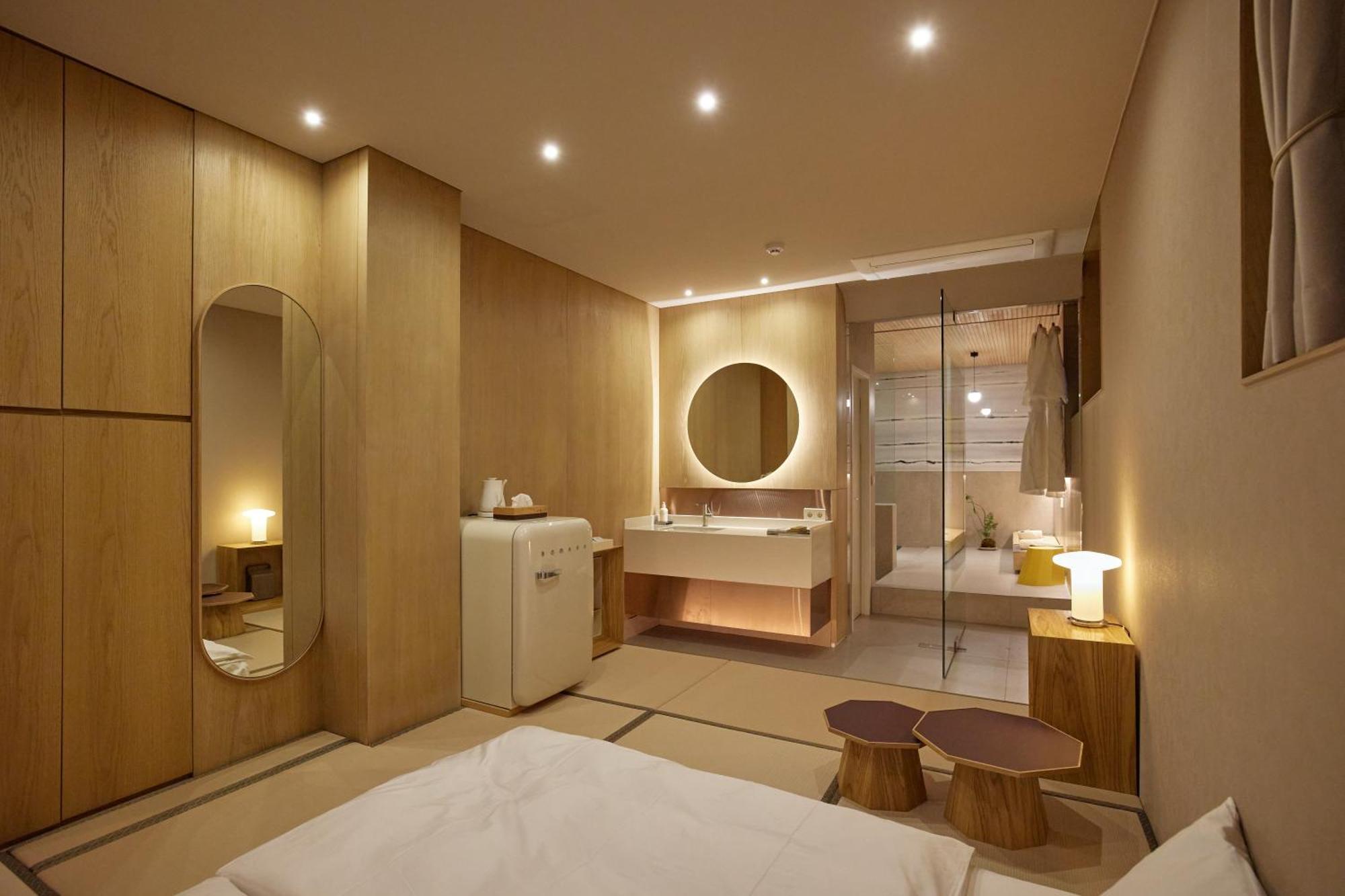 Pbr7 Hotel Unusual Stay Кёнджу Экстерьер фото