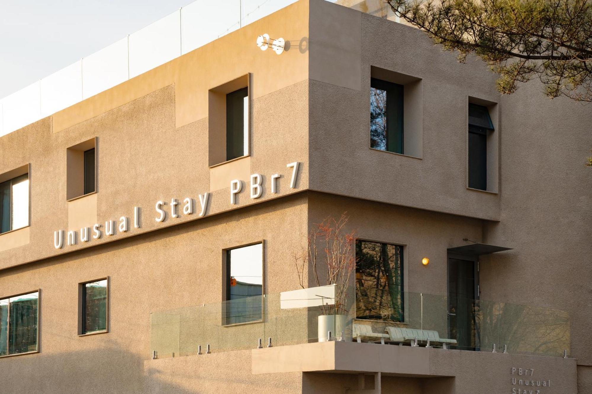 Pbr7 Hotel Unusual Stay Кёнджу Экстерьер фото
