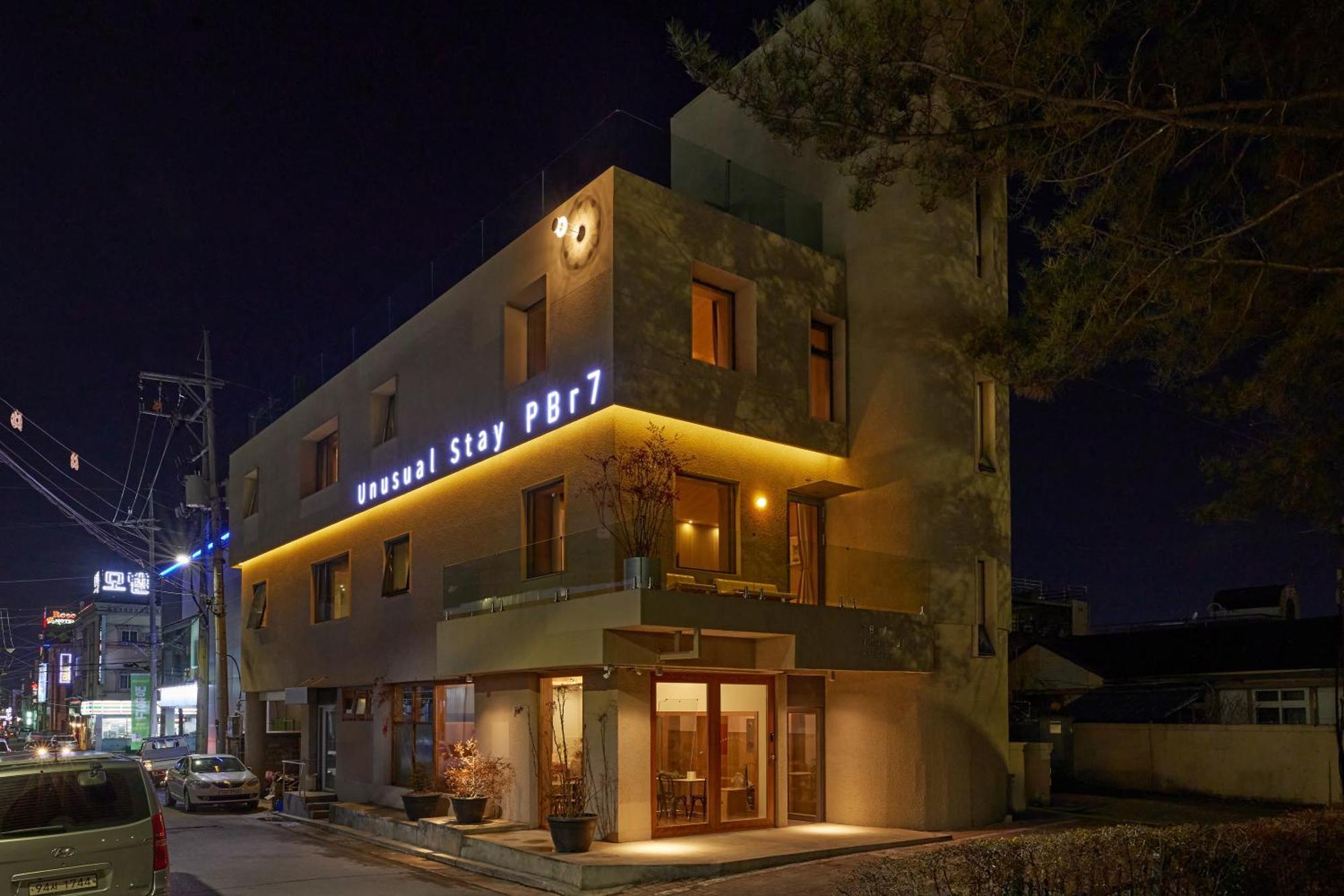 Pbr7 Hotel Unusual Stay Кёнджу Экстерьер фото